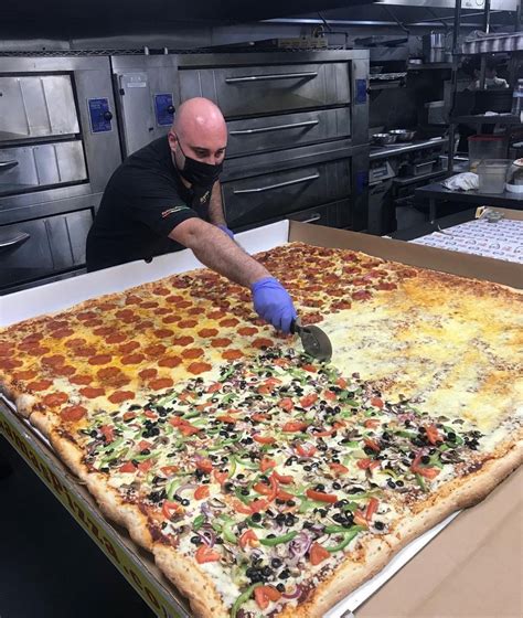 A Pizzeria In Cali Delivers A 20 Square Food Pizza Big Mama S Papa S A Pizzeria In Cali Delivers A 20 Square Food Pizza Big Mama S Papa S