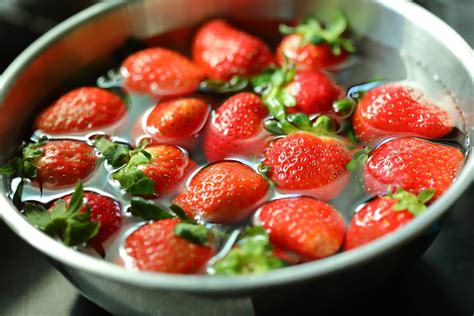 How To Wash Strawberries